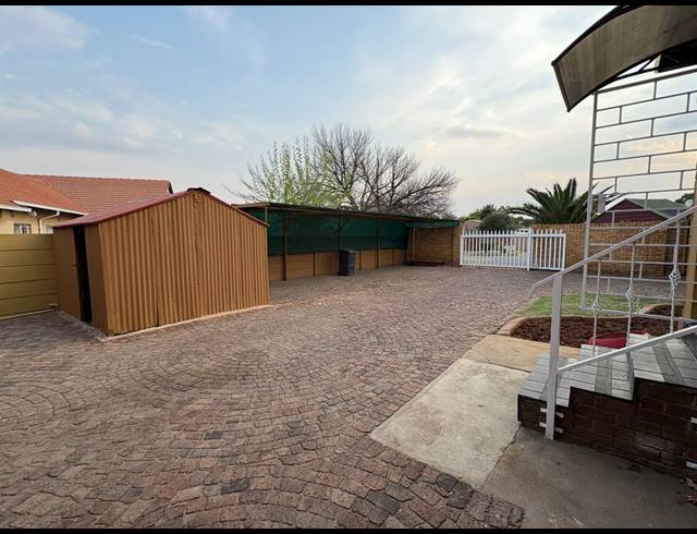 4 BEDROOM HOUSE FOR SALE IN DALPARK